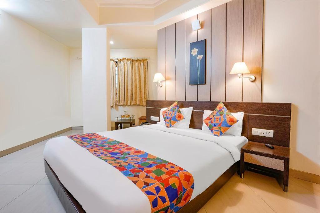 Gandharva Residency Swargate Hotel Pune Eksteriør billede