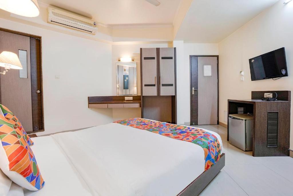 Gandharva Residency Swargate Hotel Pune Eksteriør billede